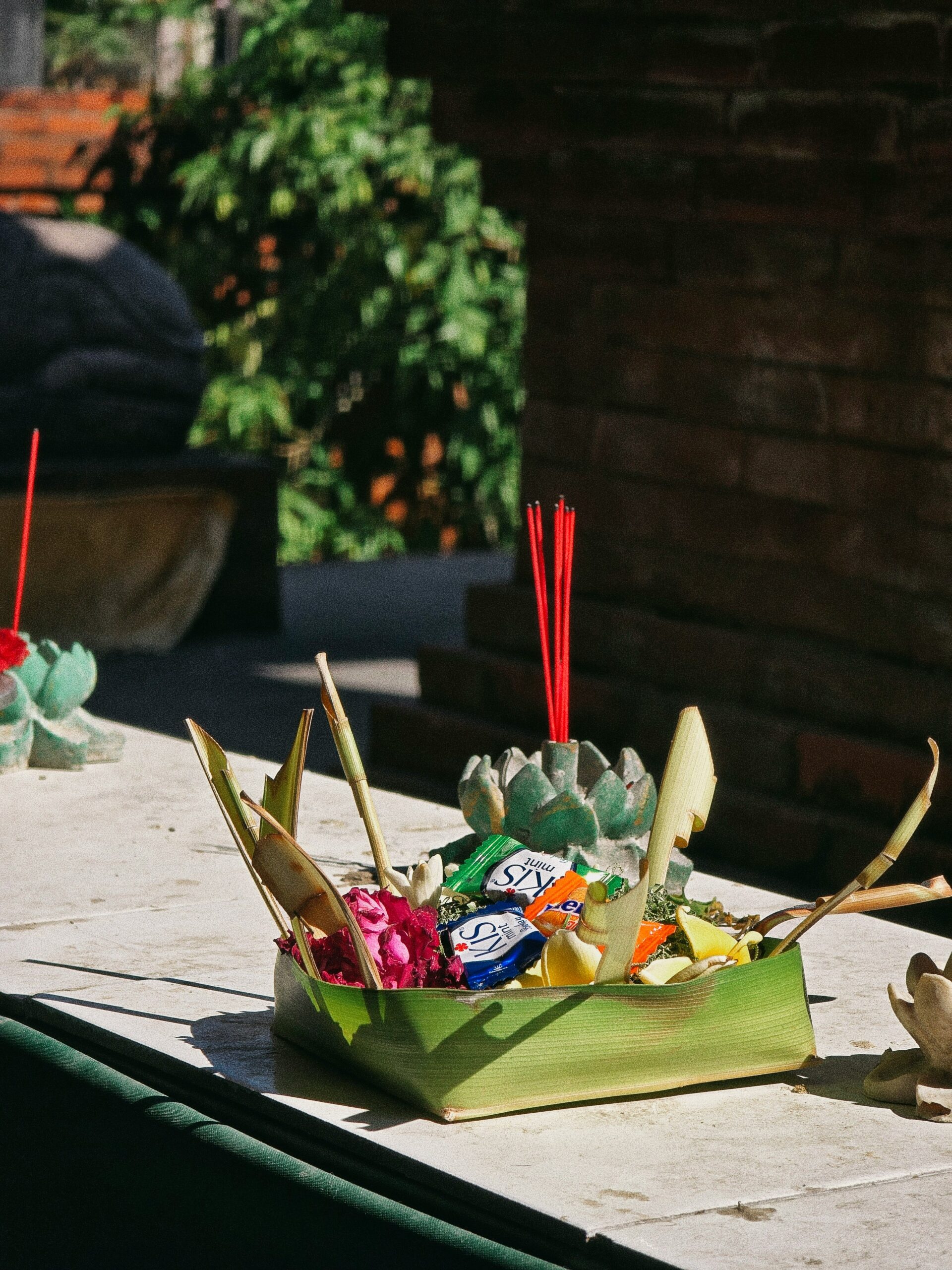Children creating crafts at Greenhouse Plants Café